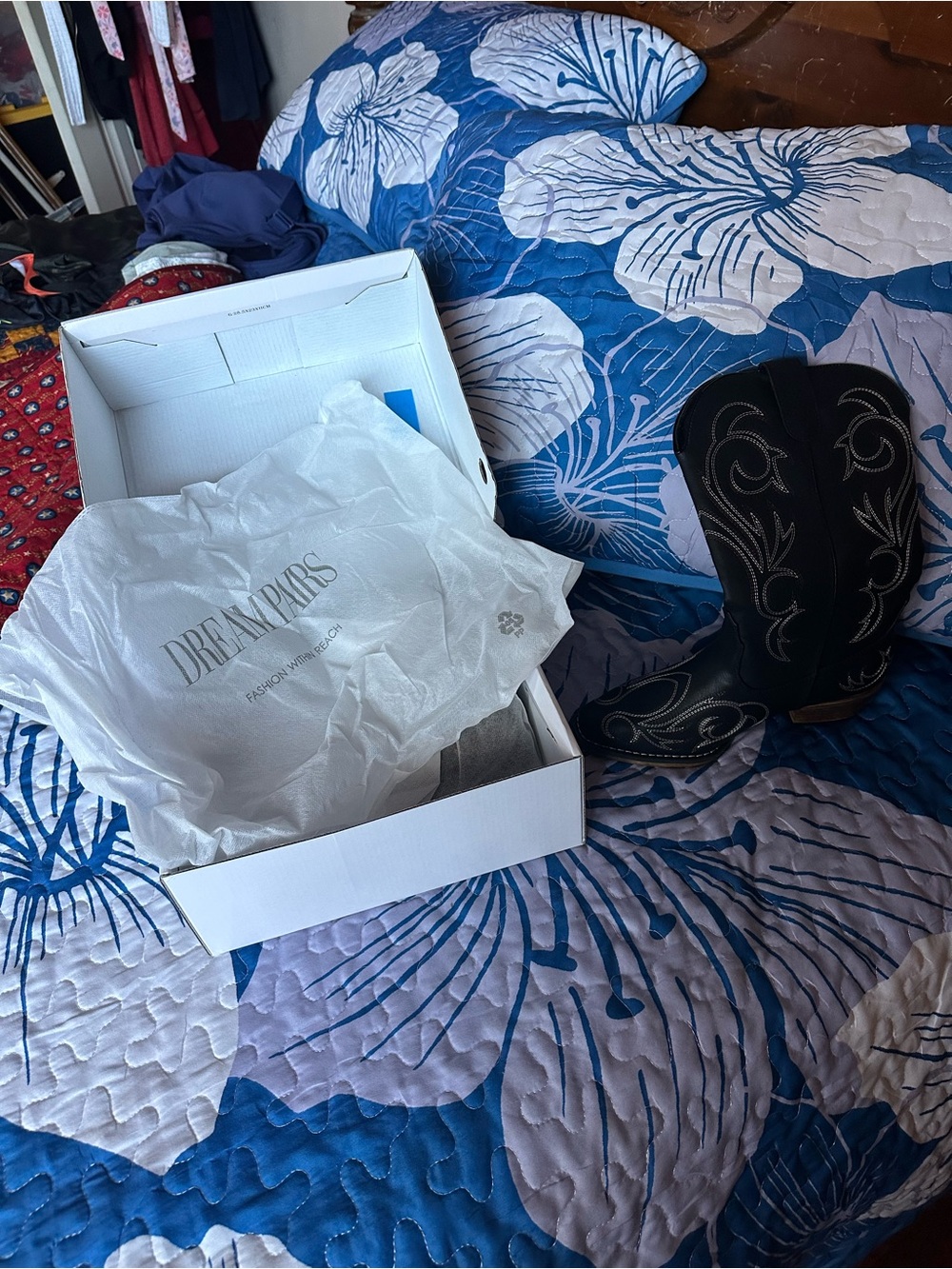 Dream Pairs Black Western Style Boot Heel. I have never worn these.